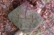 Symbol w kamieniu